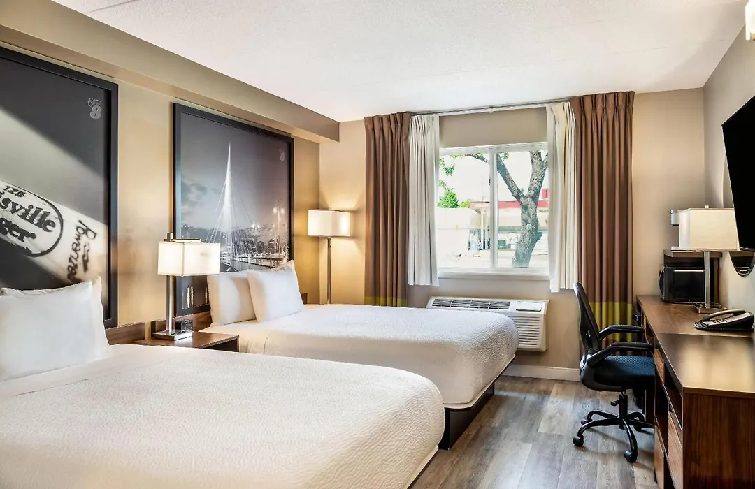 Super 8 By Wyndham Winnipeg West-1