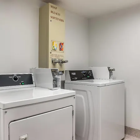 Super 8 By Wyndham Winnipeg West-3