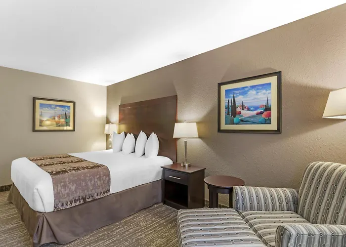 Best Western Plus Pembina Inn & Suites
