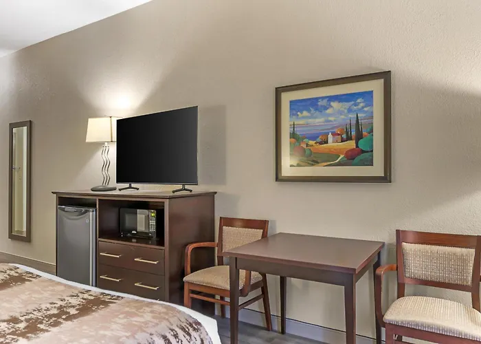 Best Western Plus Pembina Inn & Suites